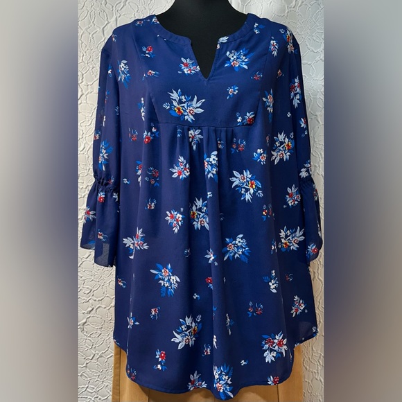 Liz Claiborne Tops - Liz Claiborne- Women’s Navy Floral Blouse (2X)